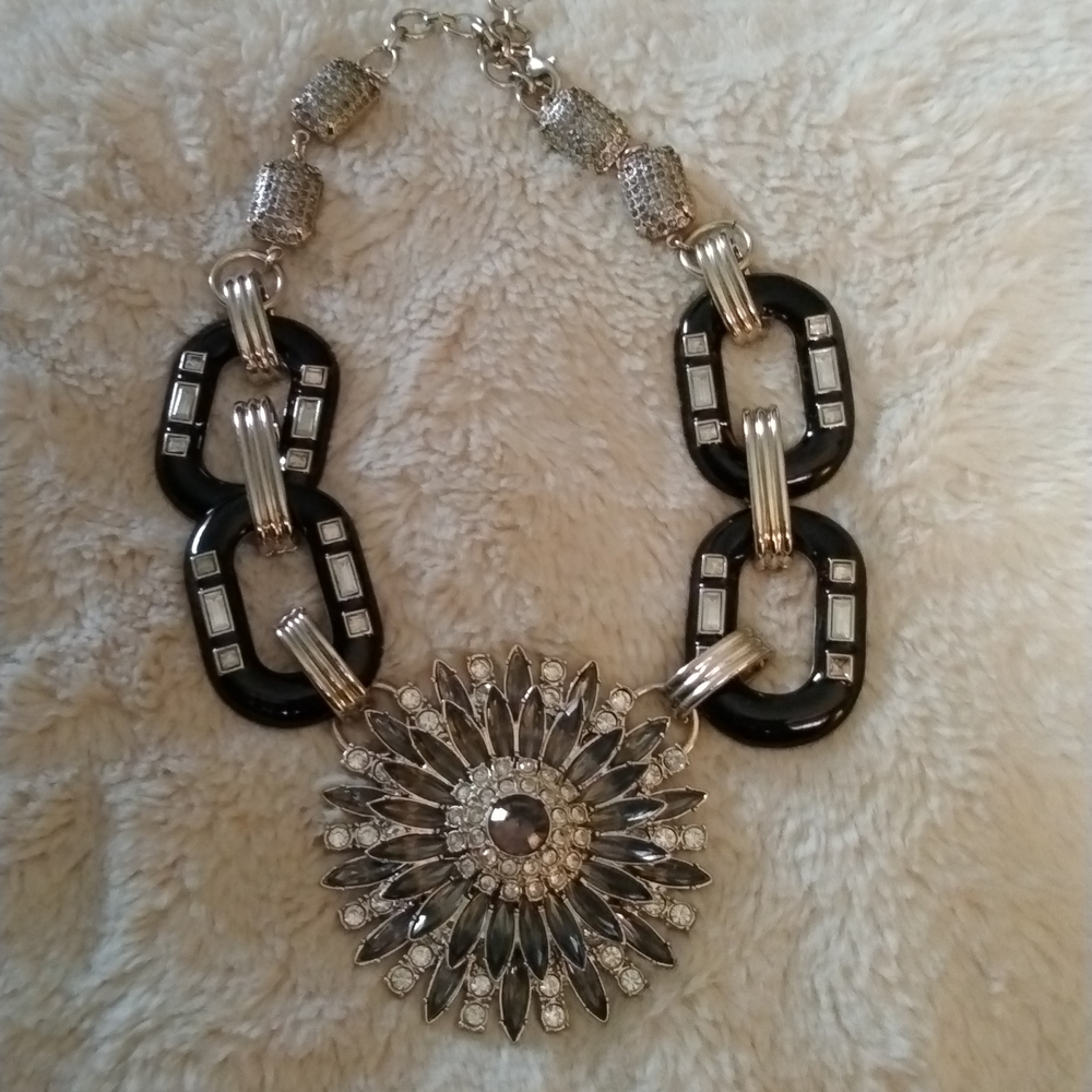 LOFT Flower statement Necklace